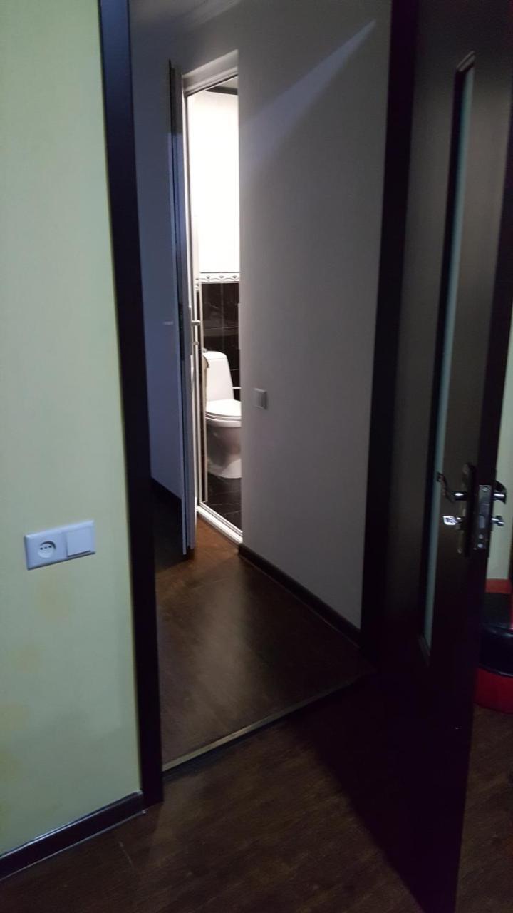 Guesthouse Different Tbilisi Bagian luar foto