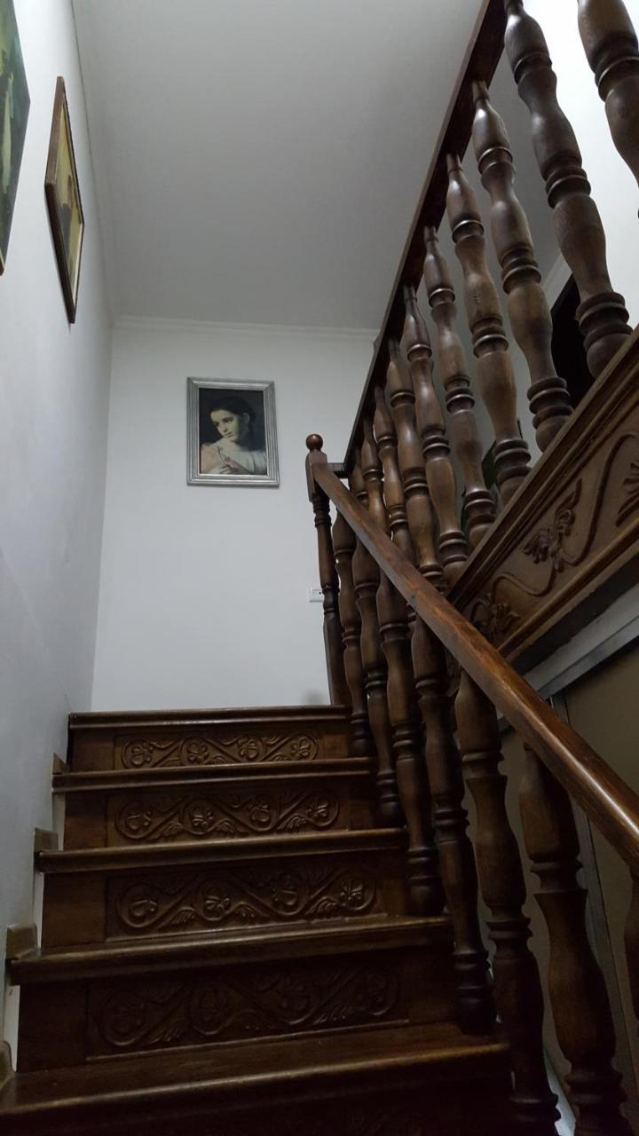 Guesthouse Different Tbilisi Bagian luar foto