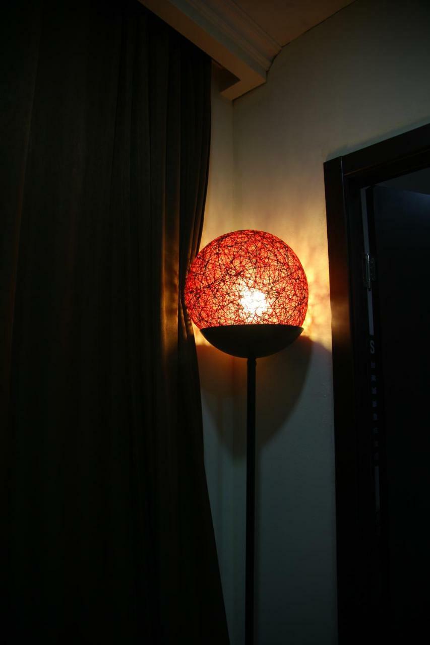 Guesthouse Different Tbilisi Bagian luar foto