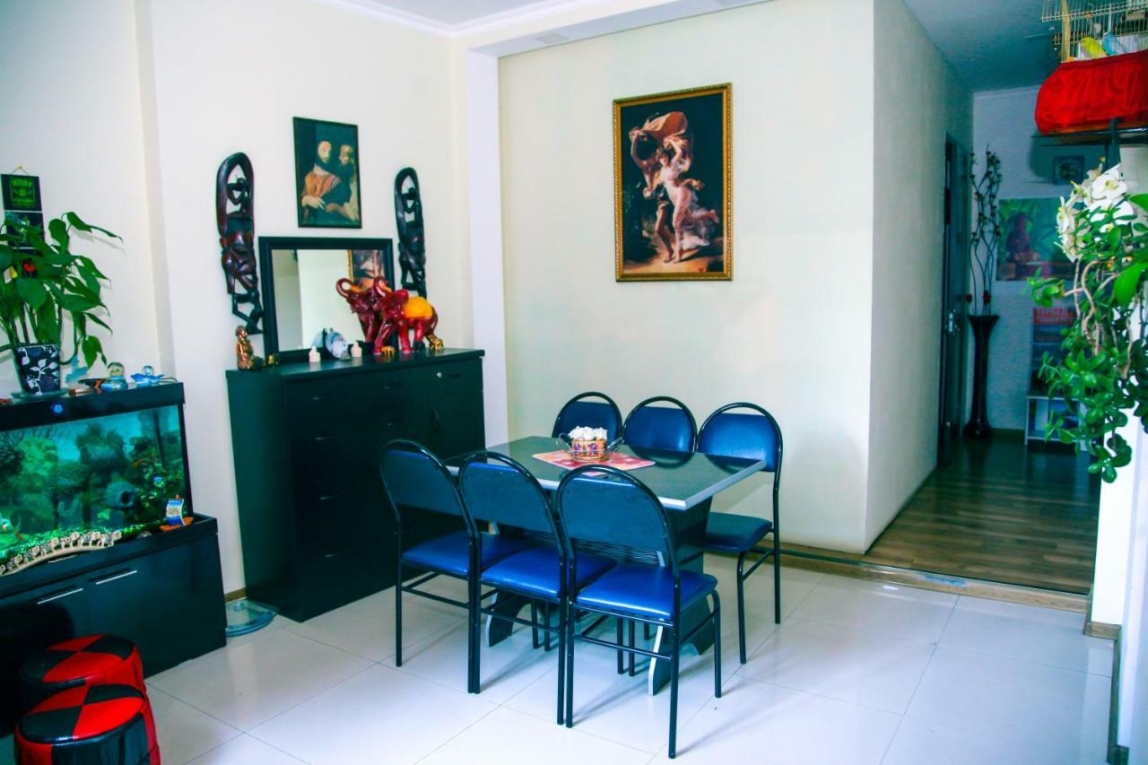 Guesthouse Different Tbilisi Bagian luar foto