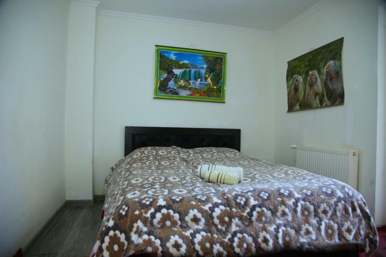 Guesthouse Different Tbilisi Bagian luar foto