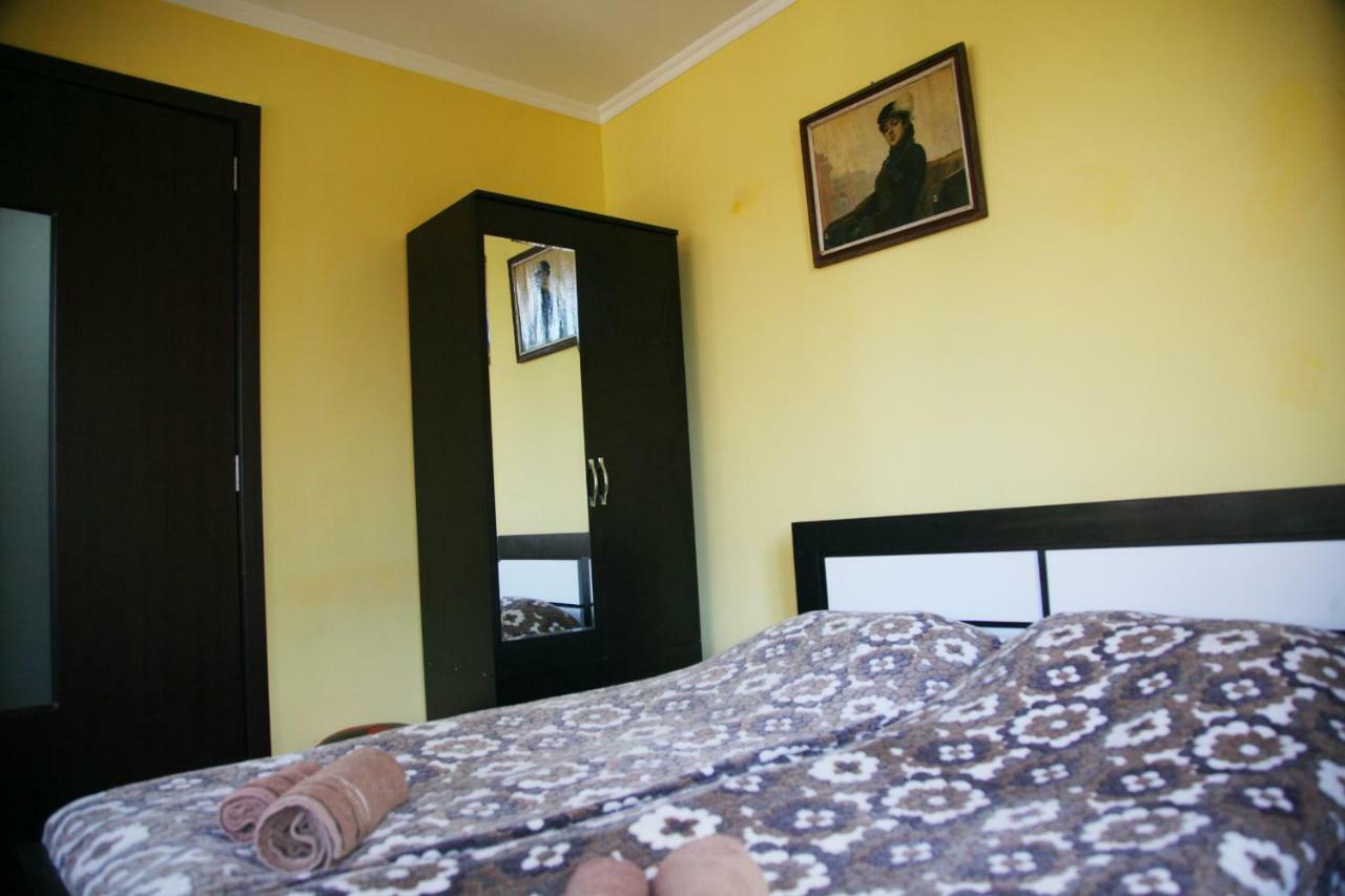 Guesthouse Different Tbilisi Bagian luar foto
