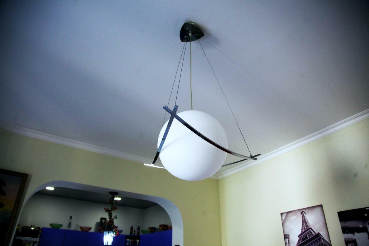 Guesthouse Different Tbilisi Bagian luar foto