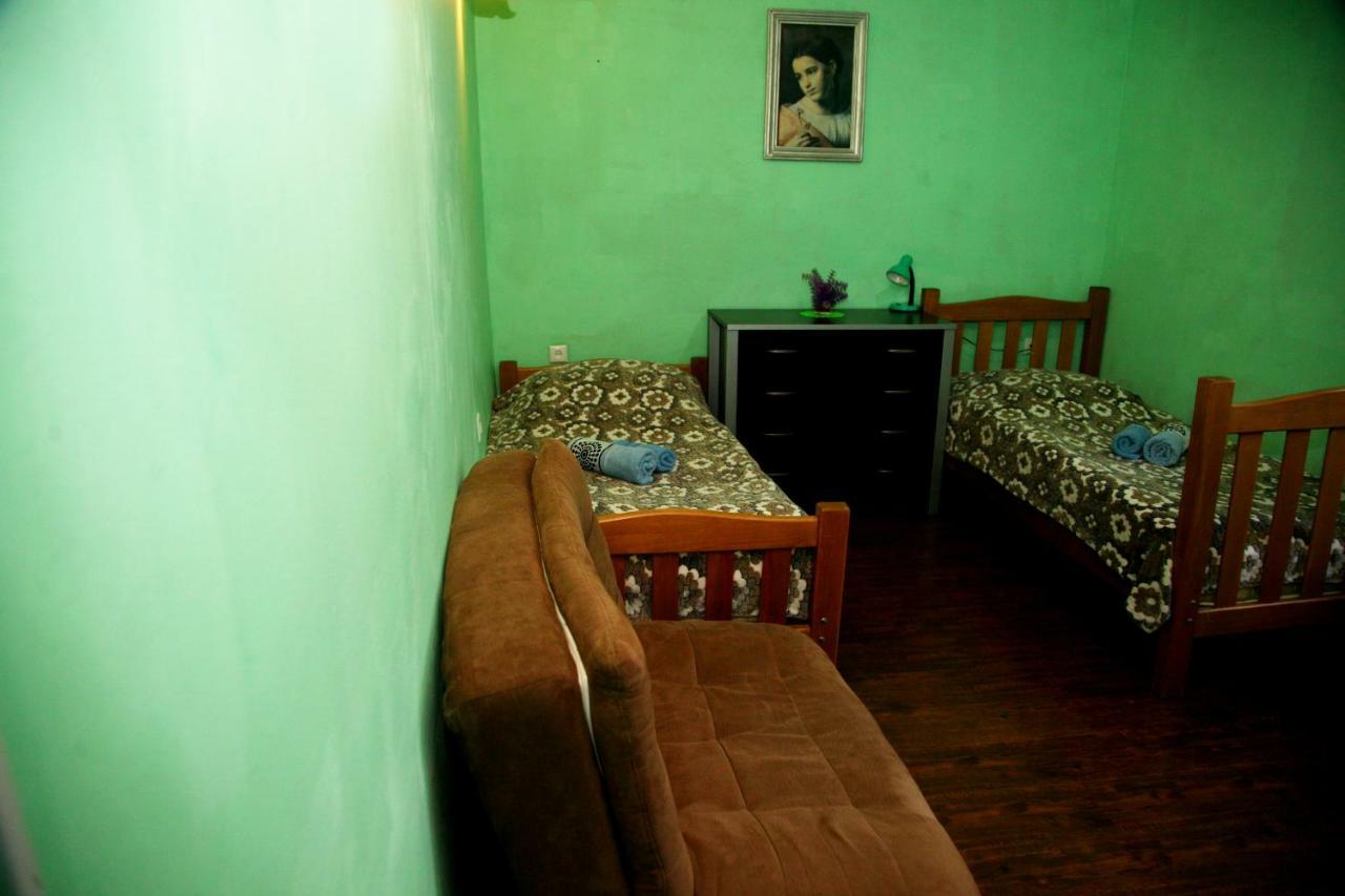 Guesthouse Different Tbilisi Bagian luar foto