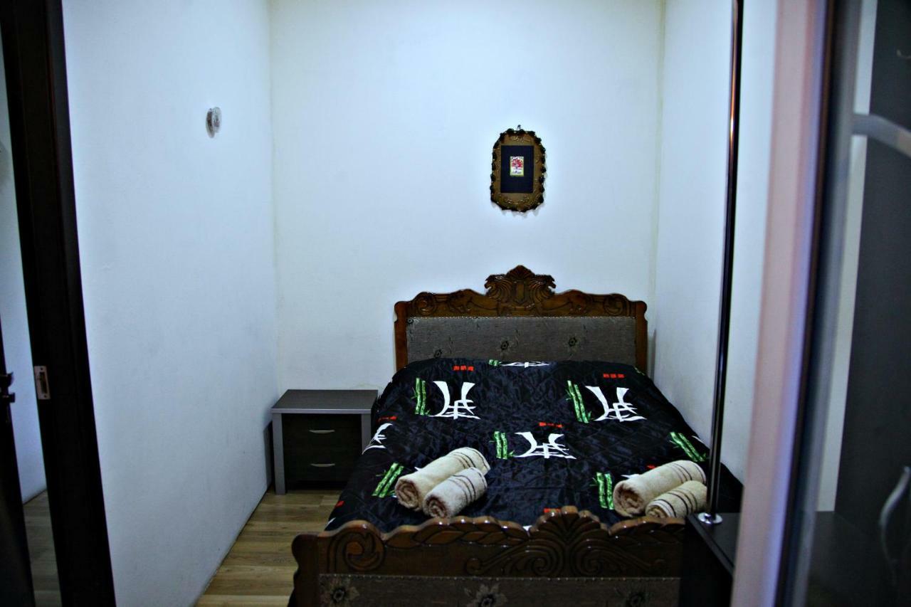 Guesthouse Different Tbilisi Bagian luar foto