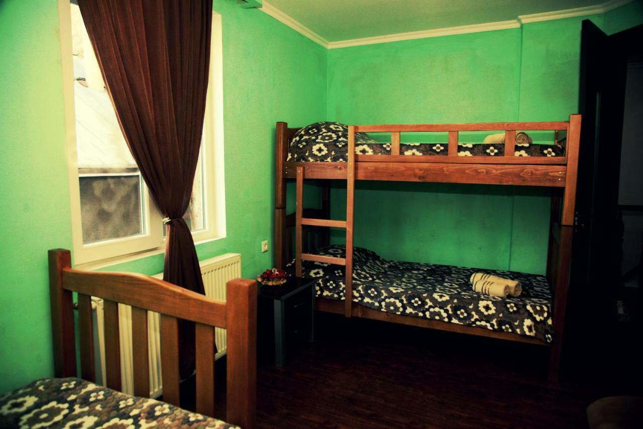 Guesthouse Different Tbilisi Bagian luar foto