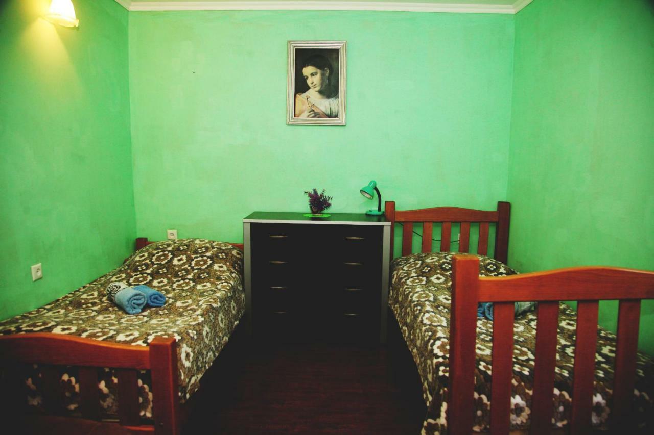 Guesthouse Different Tbilisi Bagian luar foto