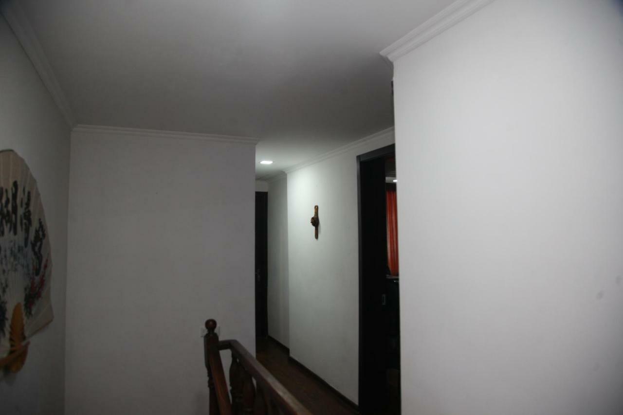 Guesthouse Different Tbilisi Bagian luar foto