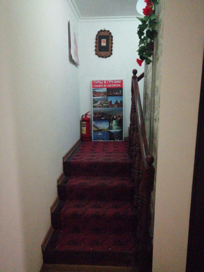 Guesthouse Different Tbilisi Bagian luar foto