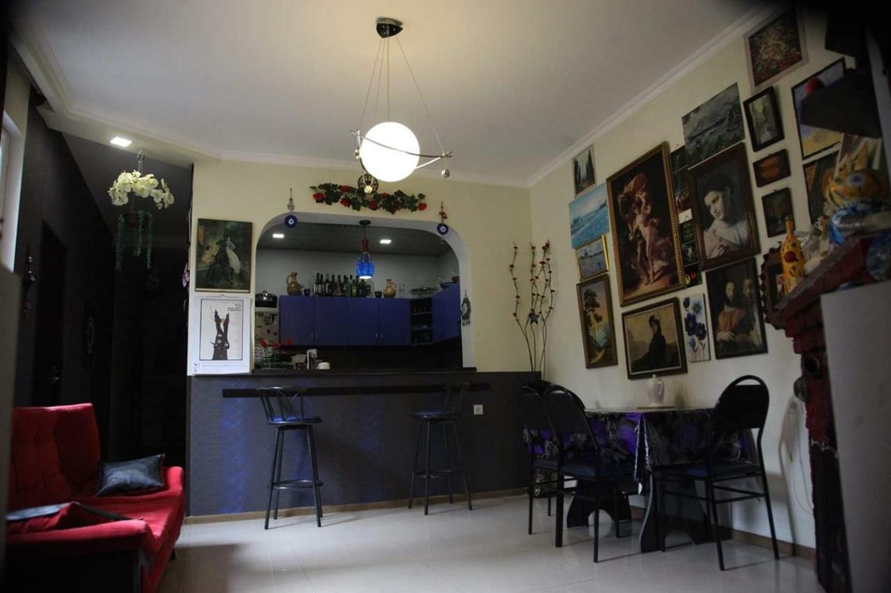 Guesthouse Different Tbilisi Bagian luar foto