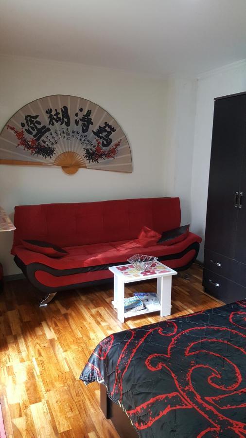 Guesthouse Different Tbilisi Bagian luar foto